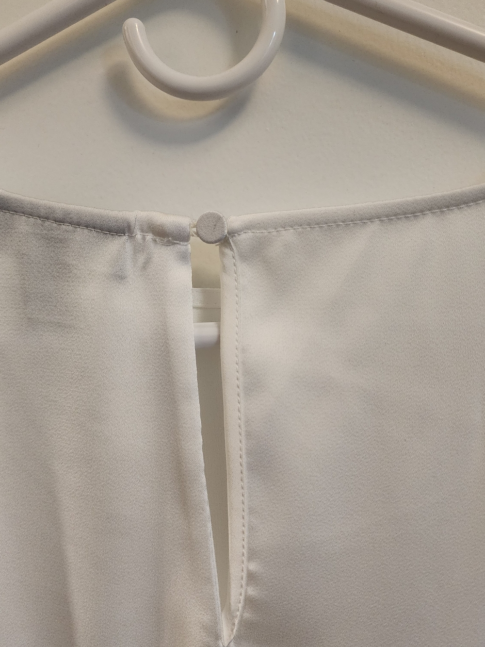 NWT Halogen White Sleeveless Keyhole Top